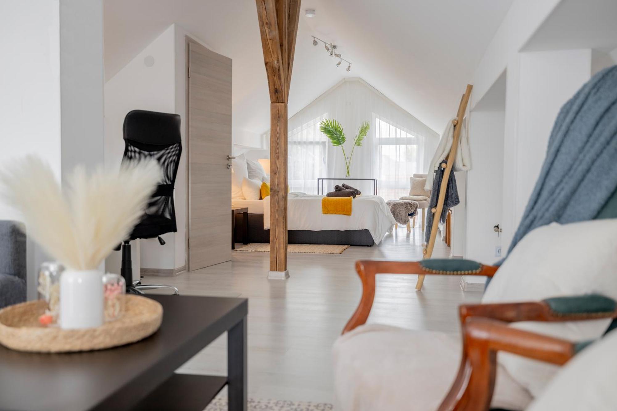 Design Maisonette - 24H Self-Check-In - Bis 7 Pers - In Direkter Weihernaehe - Parkplatz - Wifi - Balkon -Terrasse - Radwege Schiffweiler Exterior foto